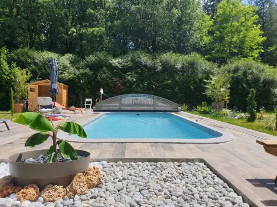 Piscine avec Abri Bas